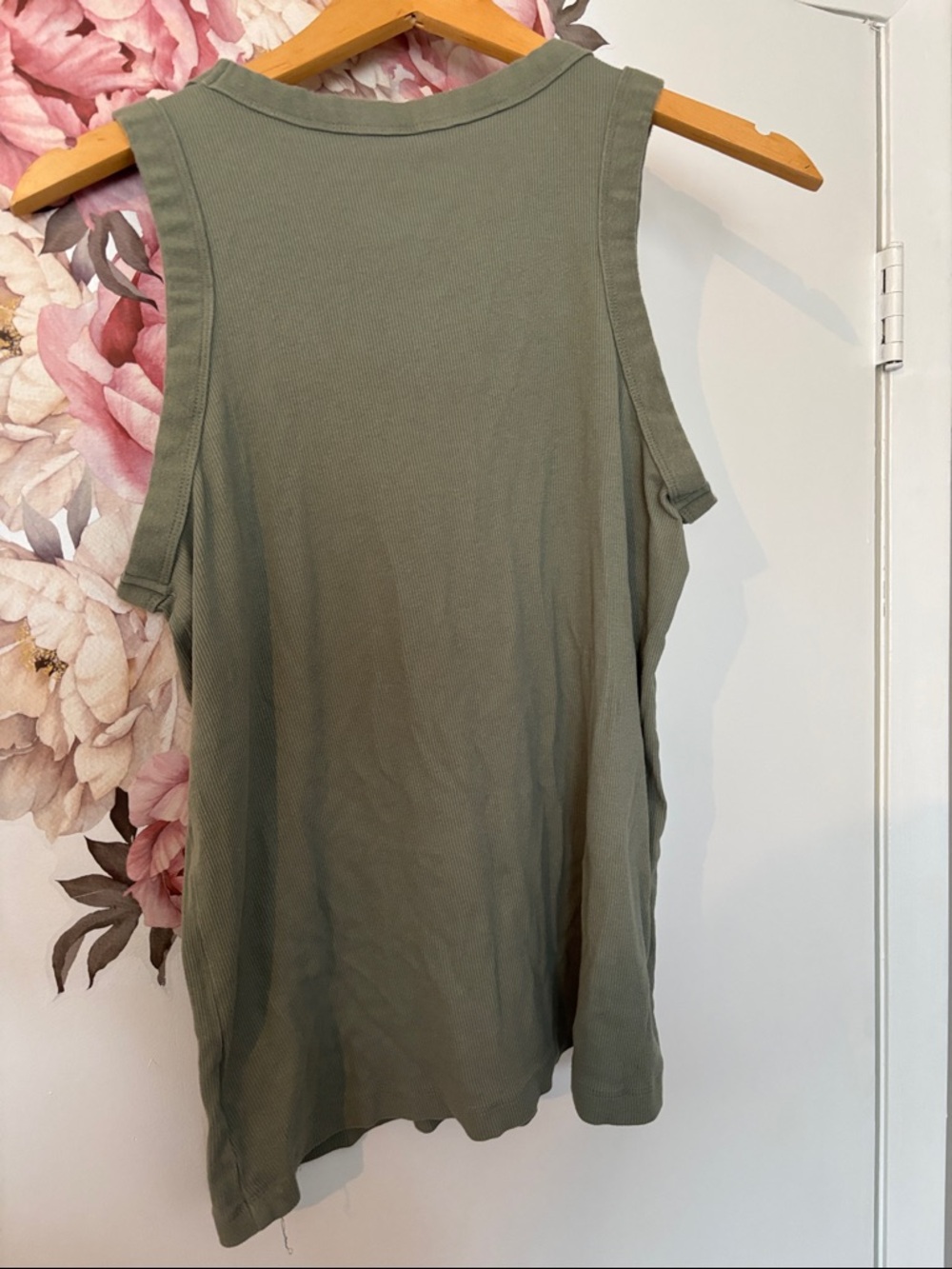 Denver Hayes Olive Ribbed Tank Top - Picture 4 of 4